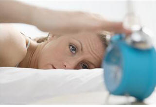 alarmas,despertadores,despertar,despertarse,dormir,fotografías,mujeres,personas,relojes,sueños,tumbarse